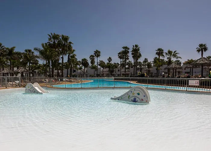 Home2book Modern With Pool In Oasis