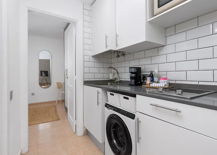 Home2book Modern With Pool In Oasis