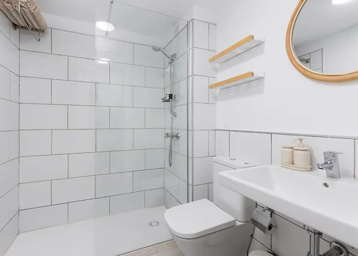 Home2book Modern With Pool In Oasis