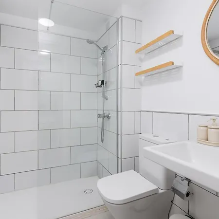 Home2book Modern With Pool In Oasis